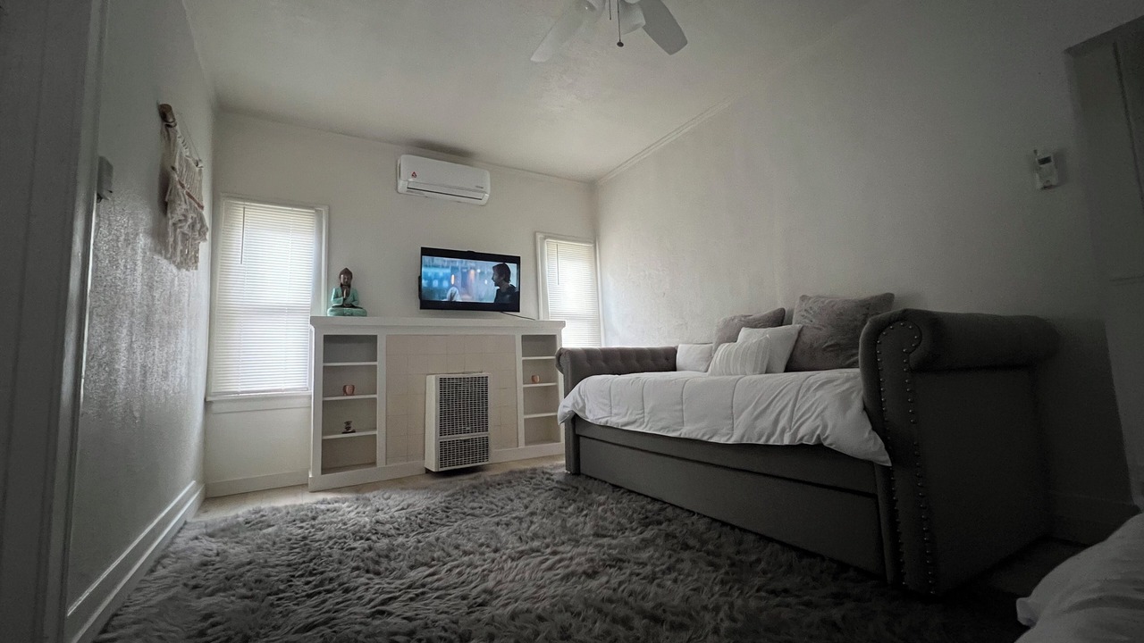 Photo of Bedroom in Alamitos Beach
