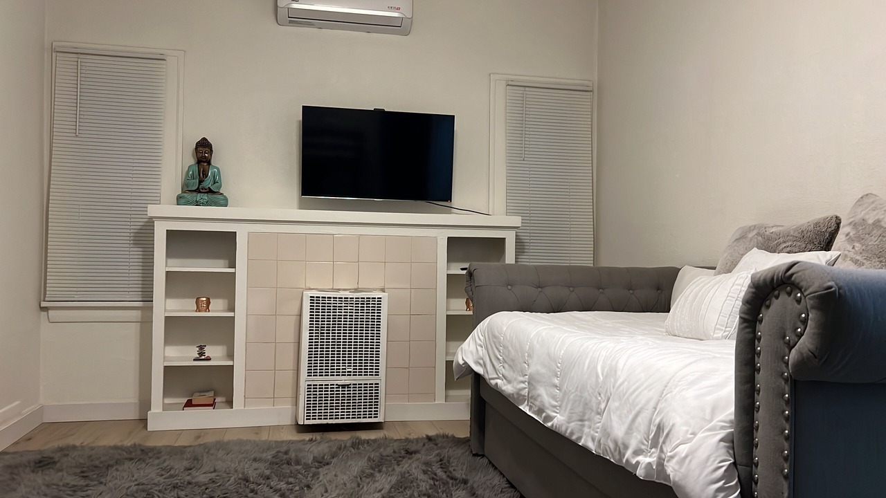 Photo of Bedroom in Alamitos Beach
