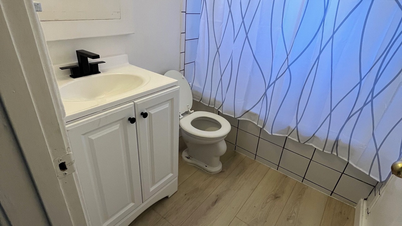 Photo of Bathroom in Alamitos Beach