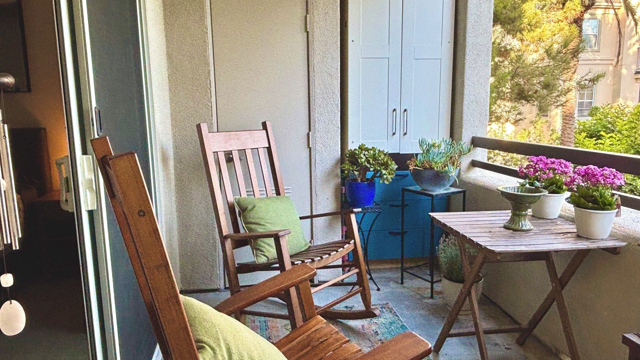 Photo of Patio Balcony in Airport Area