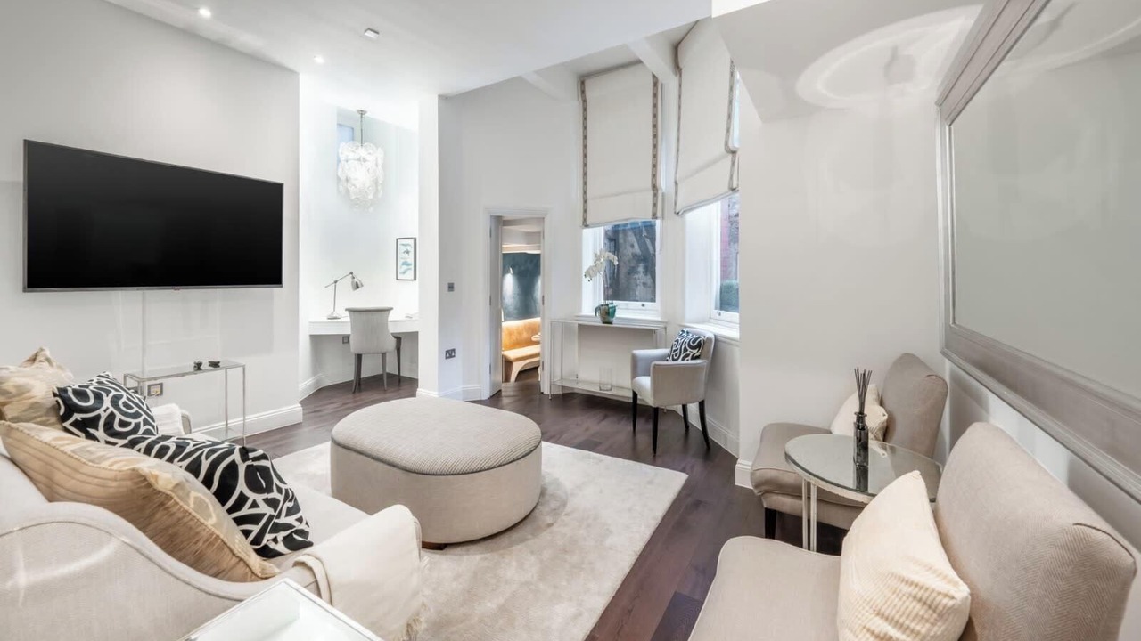 Photo of Livingroom in Brompton & Hans Town