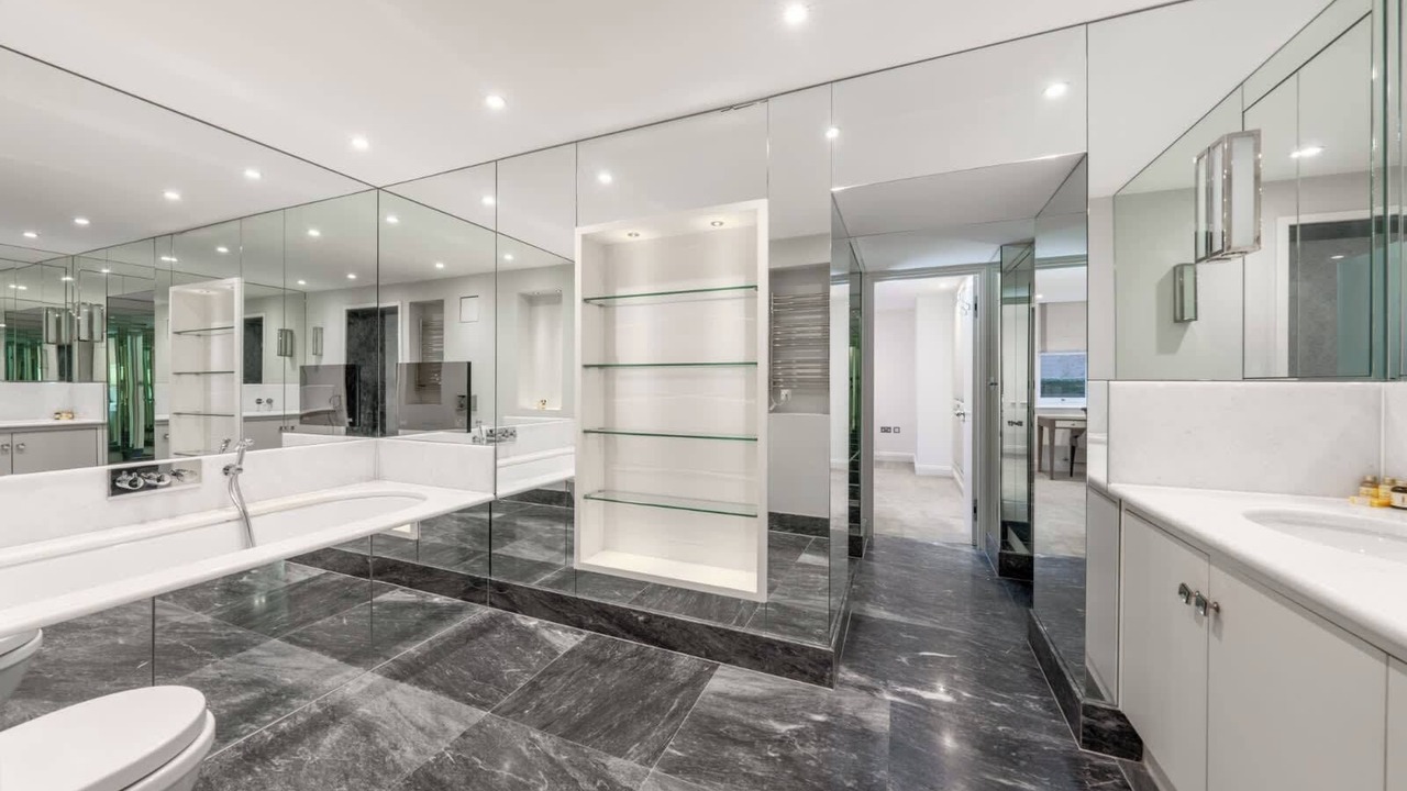 Photo of Bathroom in Brompton & Hans Town
