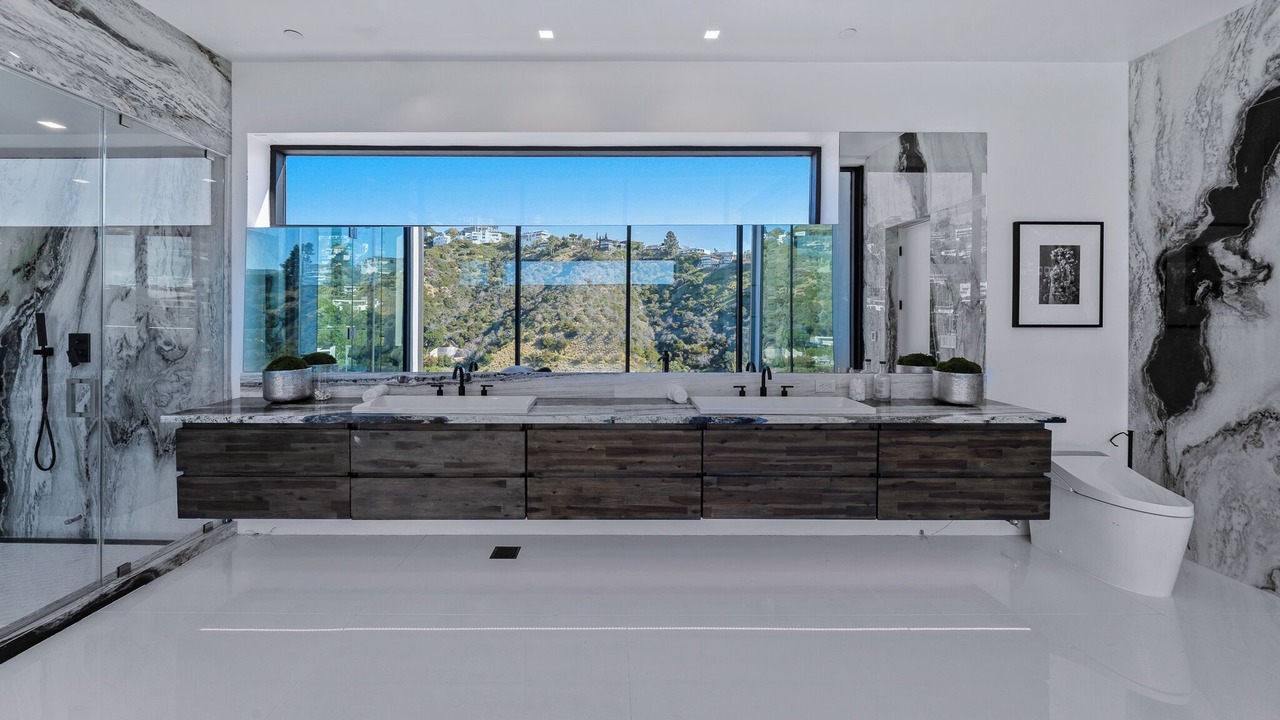 Photo of Bathroom in The Bird Streets