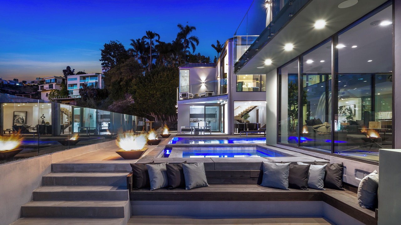 Photo of Patio Balcony in The Bird Streets