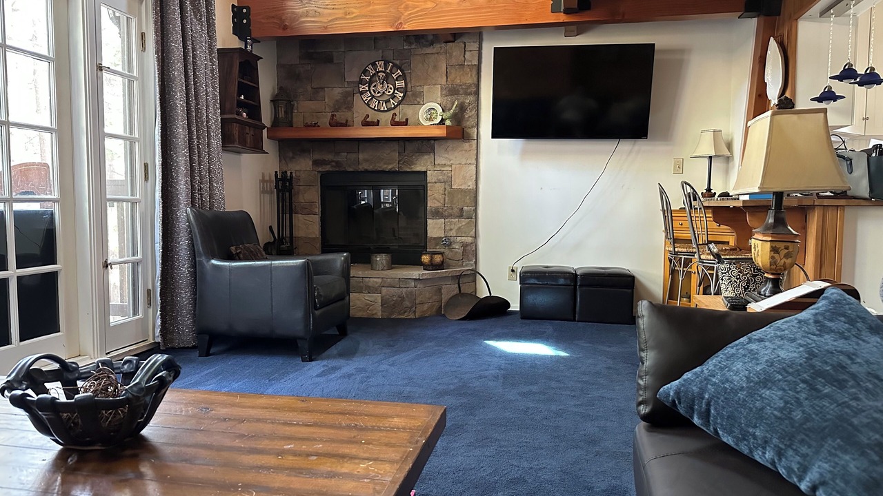 Photo of Livingroom in Green Valley Lake