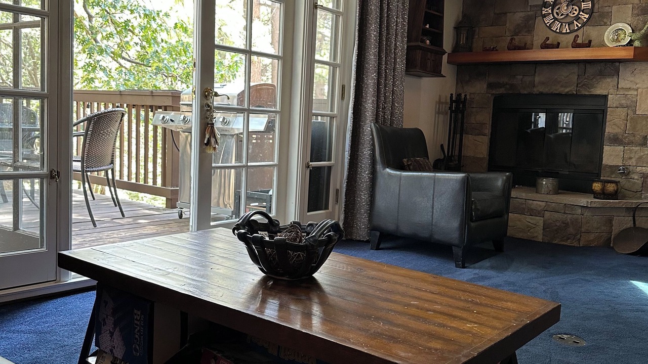 Photo of Livingroom in Green Valley Lake