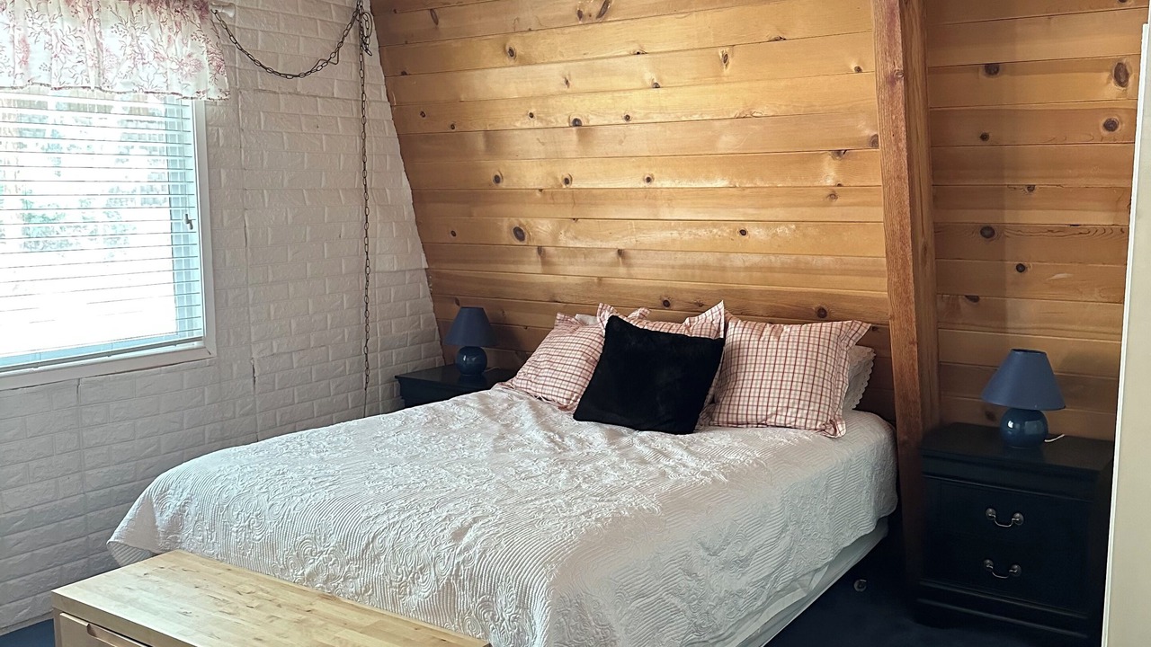 Photo of Bedroom in Green Valley Lake