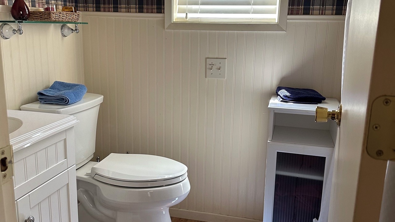 Photo of Bathroom in Green Valley Lake