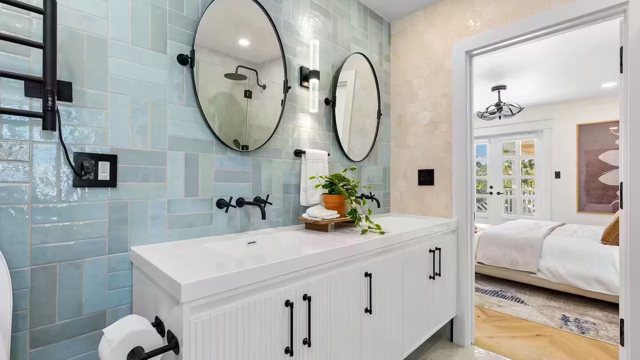 Photo of Bathroom in Harbor