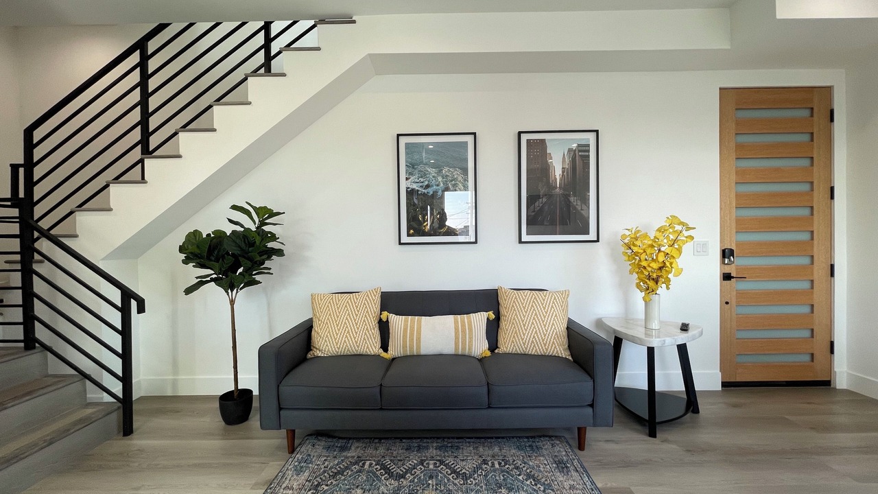 Photo of Livingroom in Wilshire