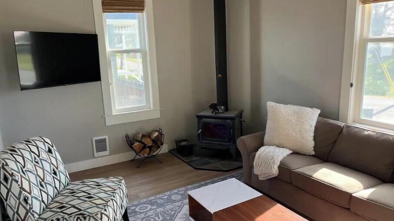 Photo of Livingroom in Eureka