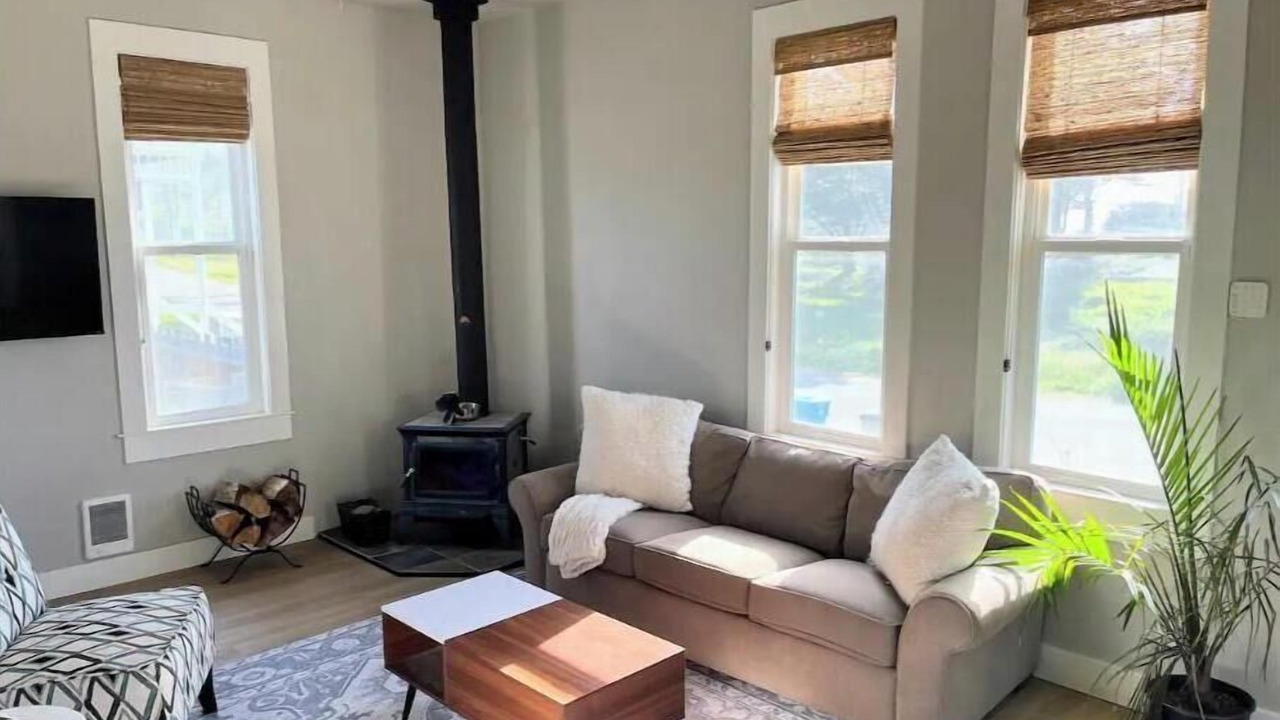 Photo of Livingroom in Eureka
