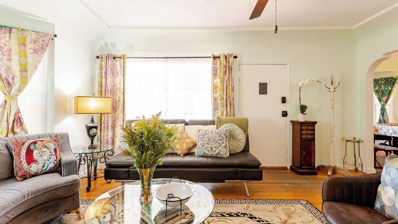 Photo of Livingroom in Burbank