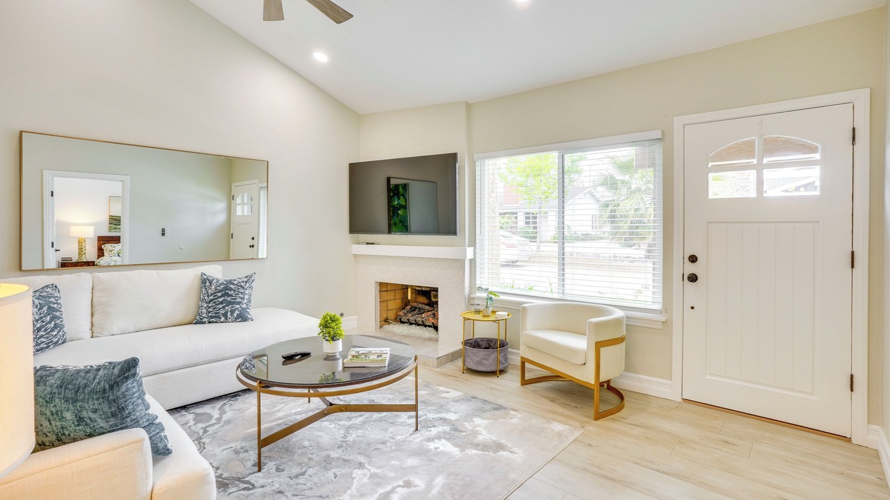 Photo of Livingroom in North Tustin