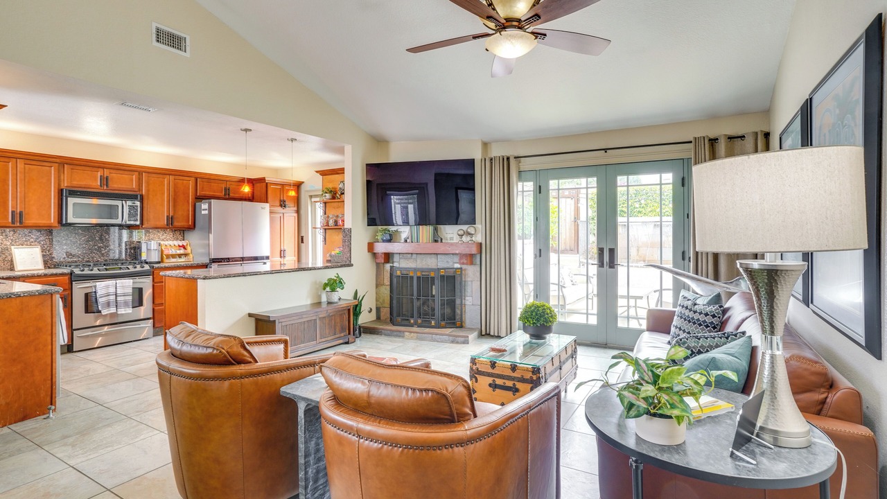 Photo of Livingroom in North Tustin