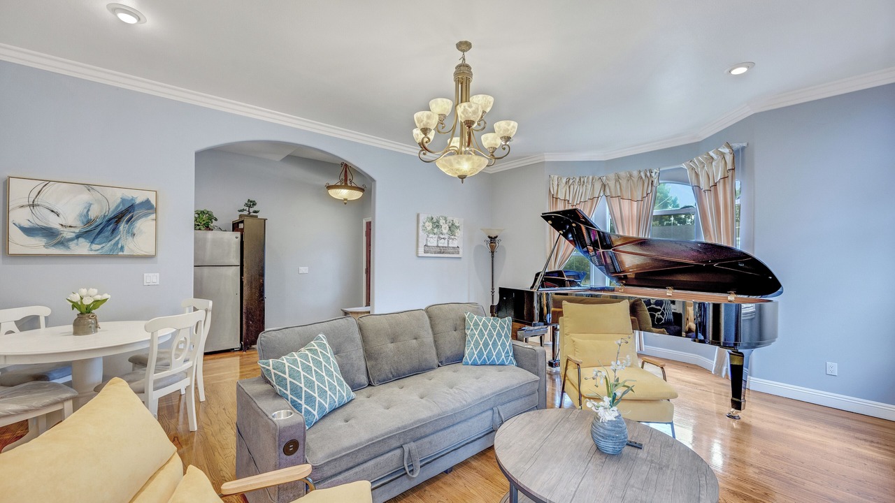 Photo of Livingroom in Lamanda Park