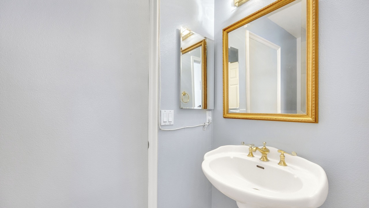 Photo of Bathroom in Lamanda Park