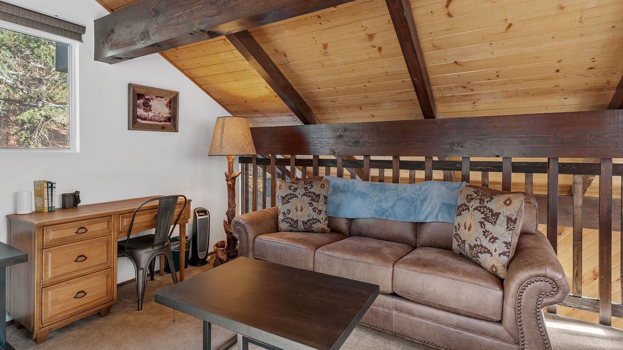 Photo of Livingroom in Upper Moonridge