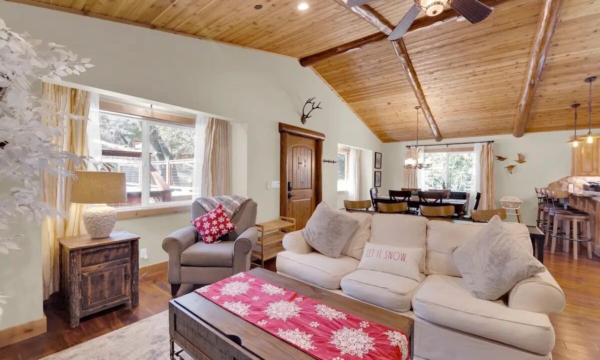 Photo of Livingroom in Upper Moonridge