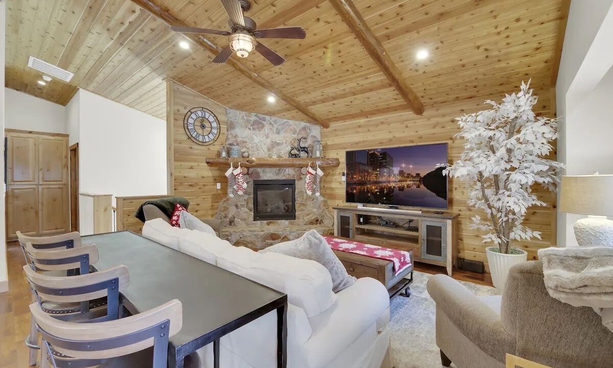 Photo of Livingroom in Upper Moonridge