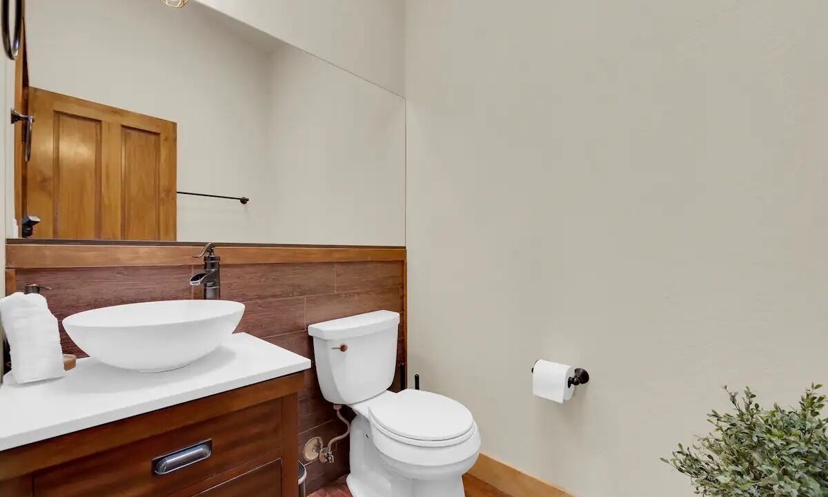 Photo of Bathroom in Upper Moonridge
