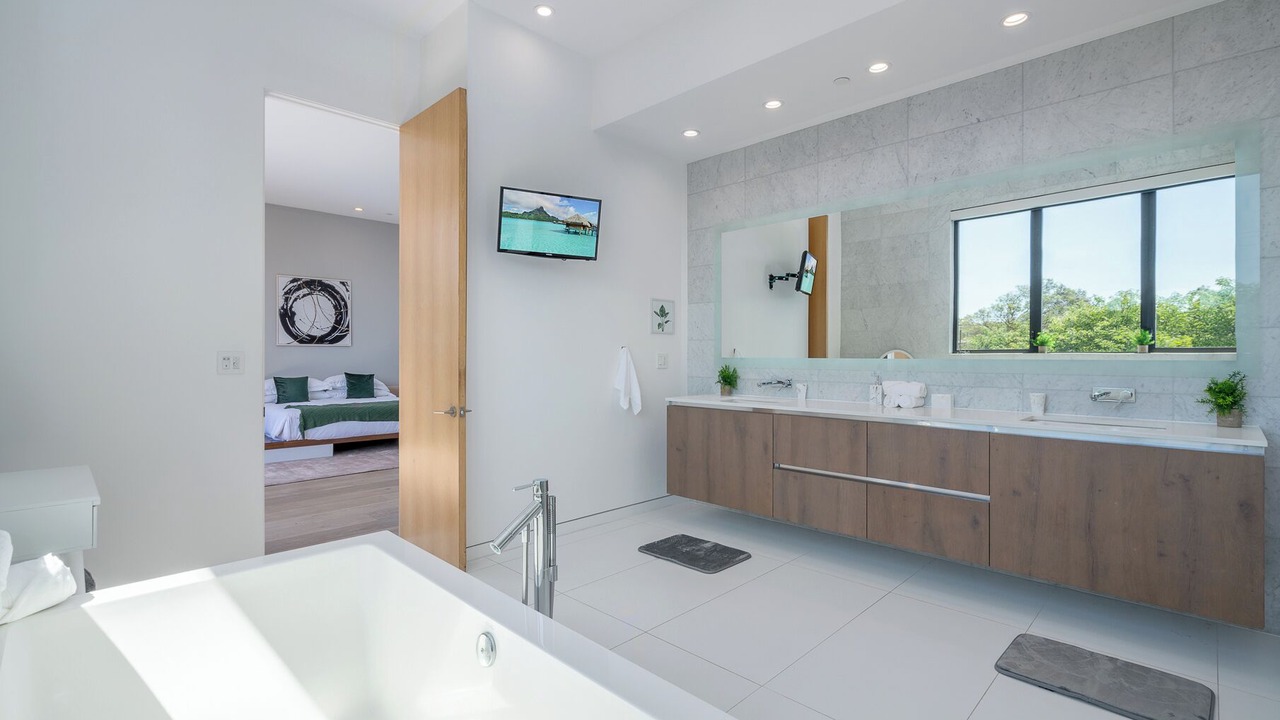 Photo of Bathroom in Beverly Grove