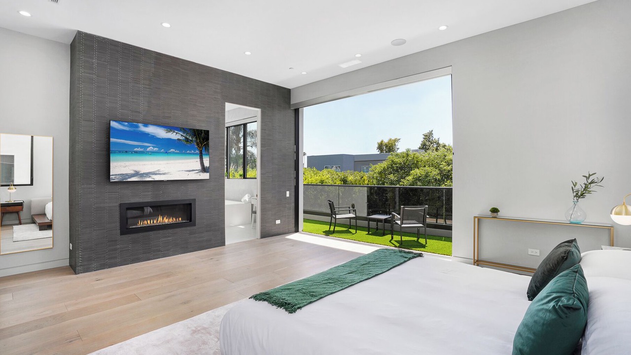 Photo of Bedroom in Beverly Grove