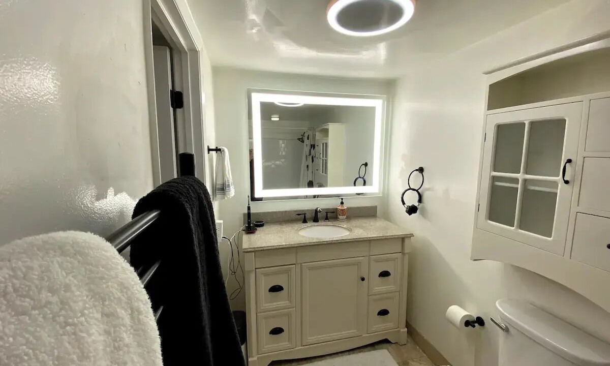 Photo of Bathroom in Hollywood Hills