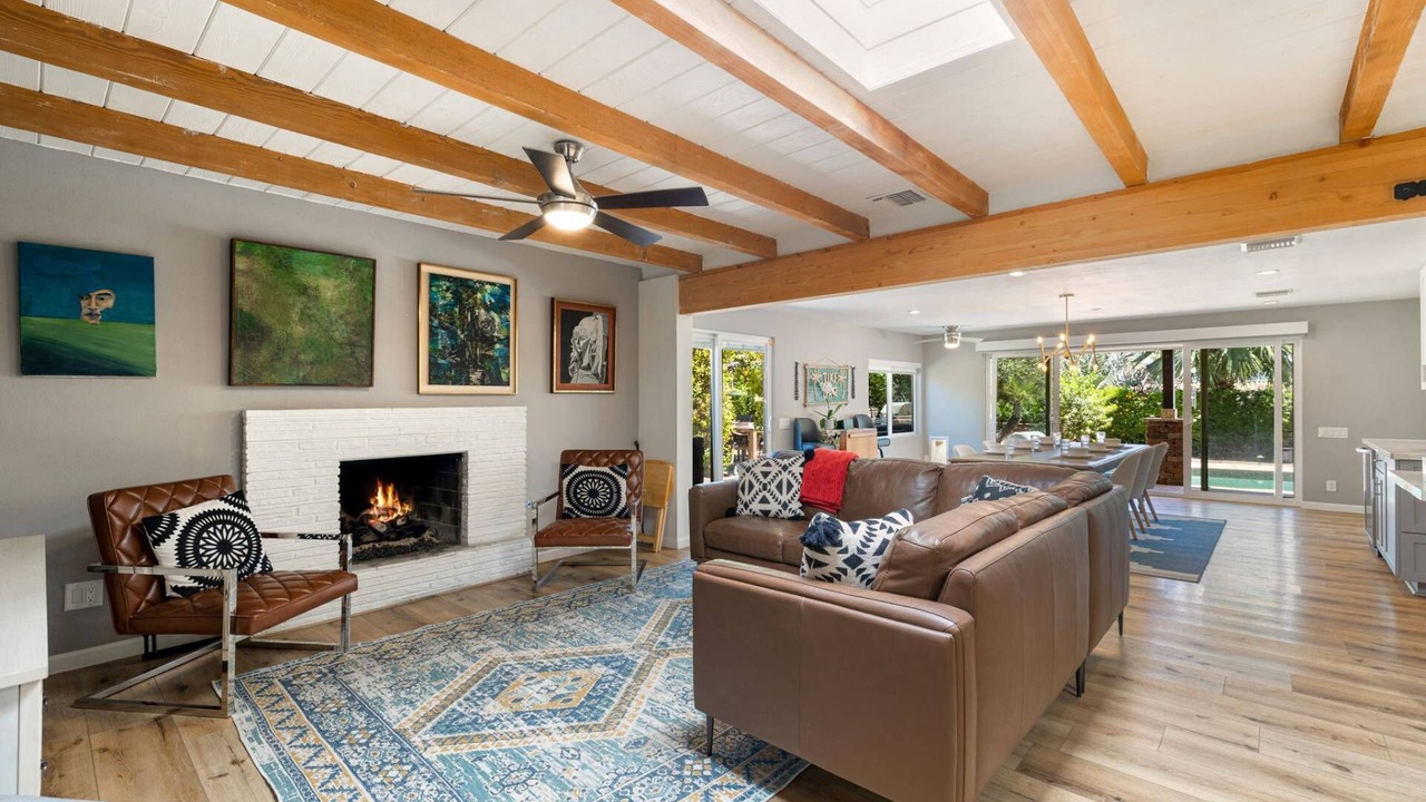 Photo of Livingroom in Magnesia Falls Cove