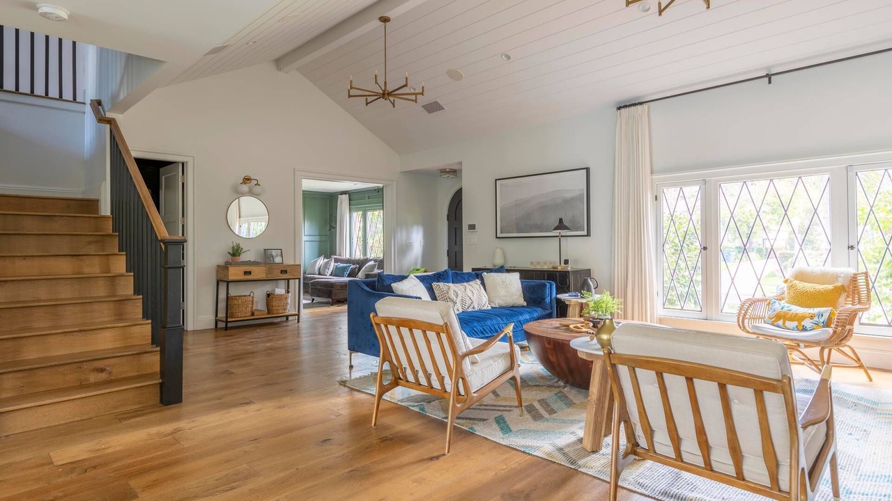 Photo of Livingroom in Greater Wilshire - Hancock Park