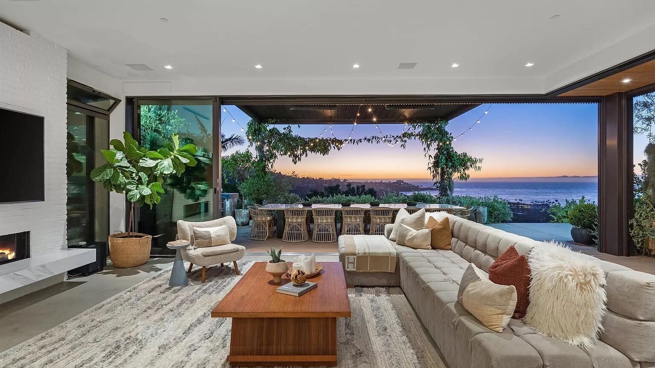 Photo of Livingroom in La Jolla Shores