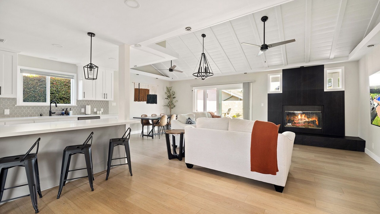 Photo of Livingroom in North Hills