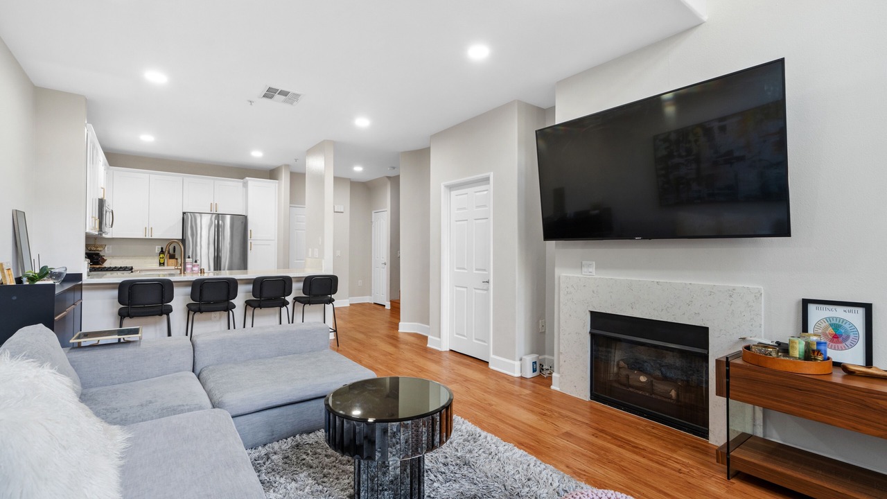 Photo of Livingroom in La Brea