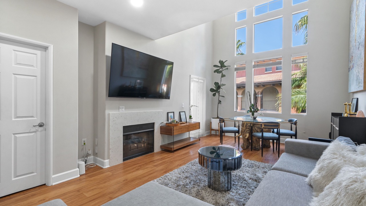 Photo of Livingroom in La Brea