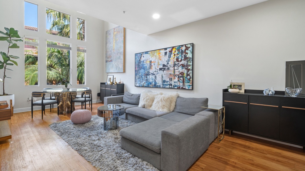 Photo of Livingroom in La Brea