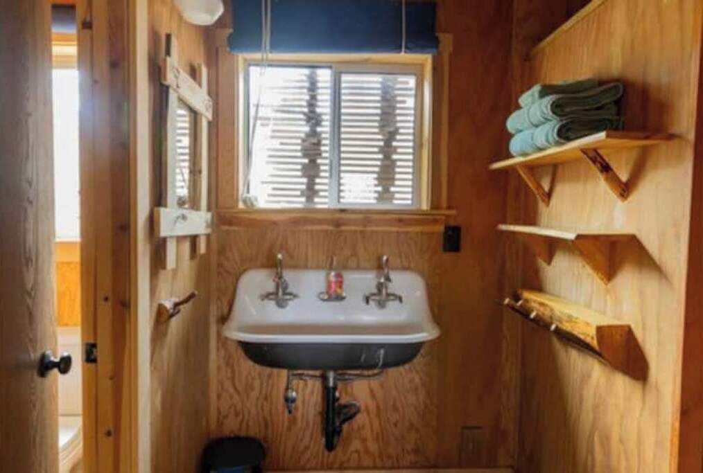 Photo of Bathroom in Groveland