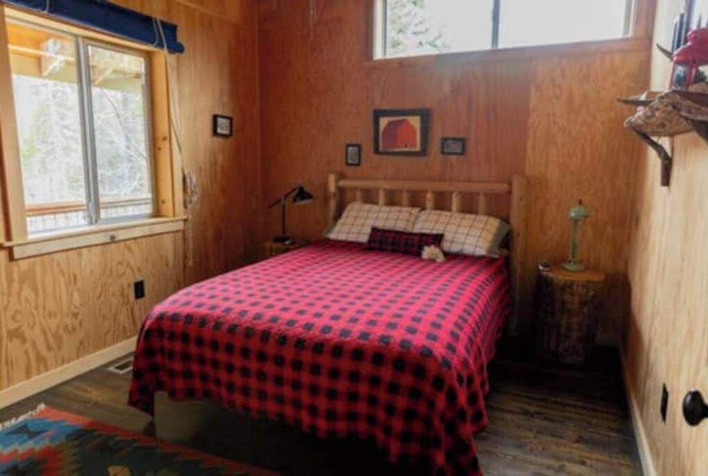 Photo of Bedroom in Groveland