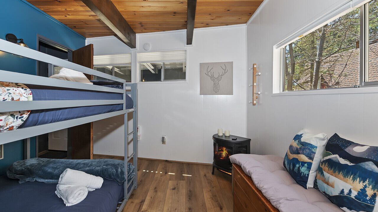 Photo of Bedroom in Running Springs