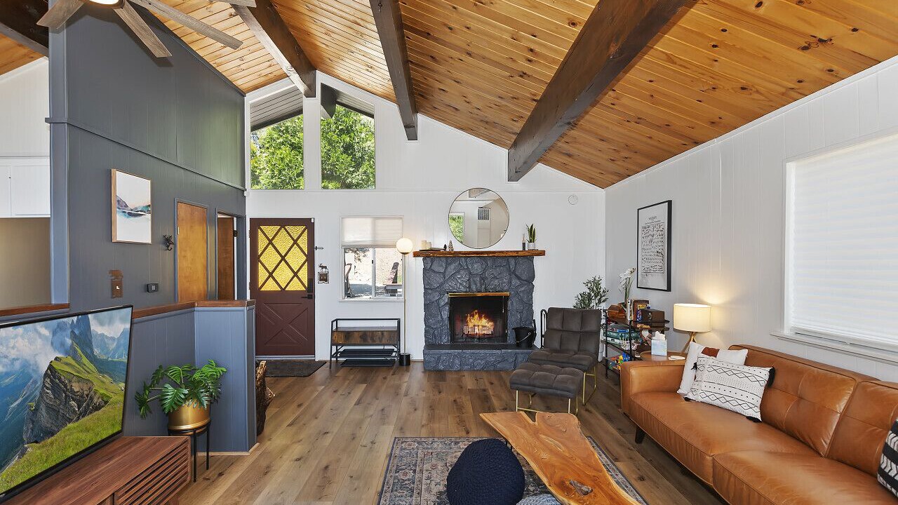 Photo of Livingroom in Running Springs