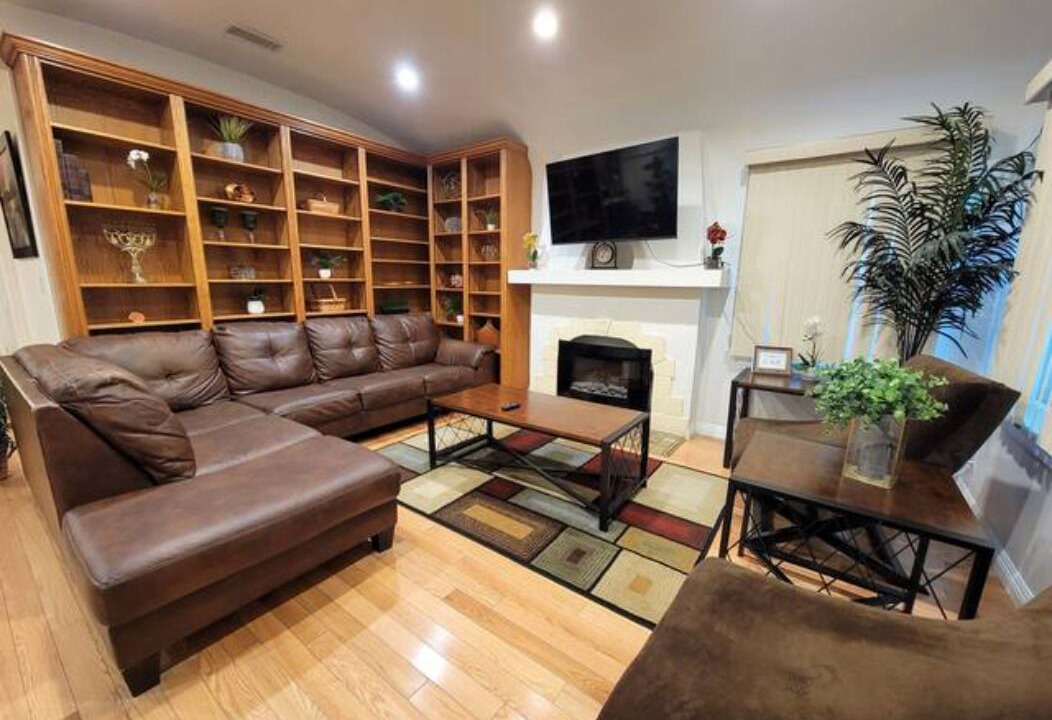 Photo of Livingroom in Fairfax District