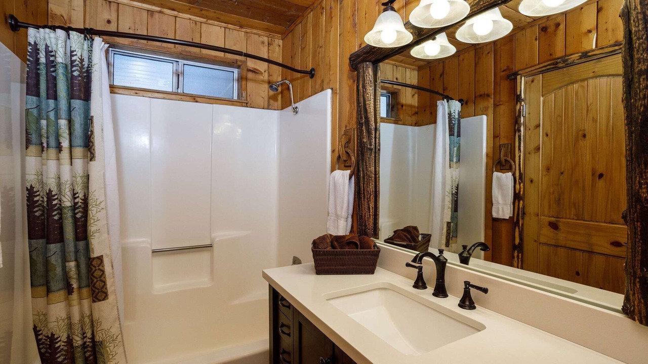 Photo of Bathroom in Twin Peaks