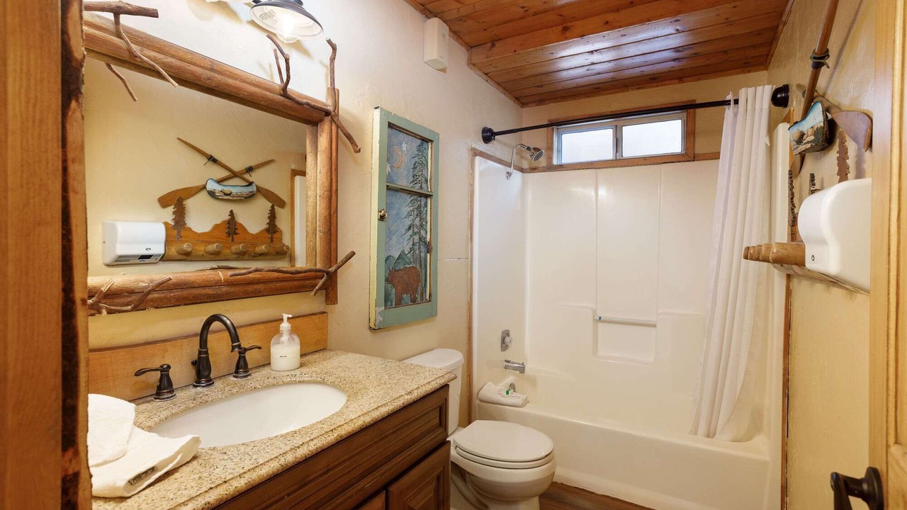 Photo of Bathroom in Twin Peaks
