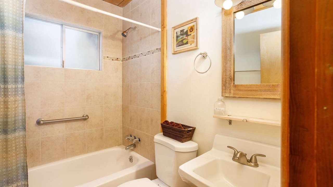 Photo of Bathroom in Twin Peaks