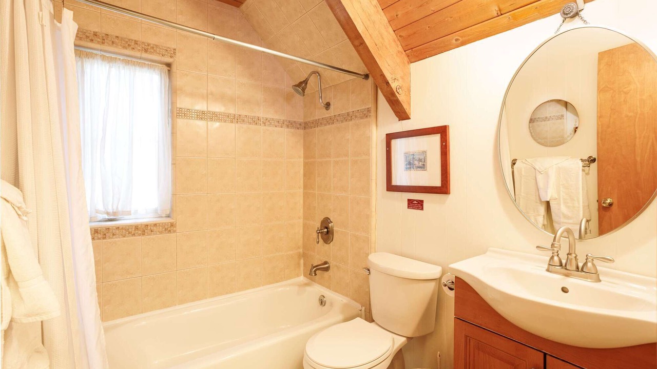 Photo of Bathroom in Twin Peaks