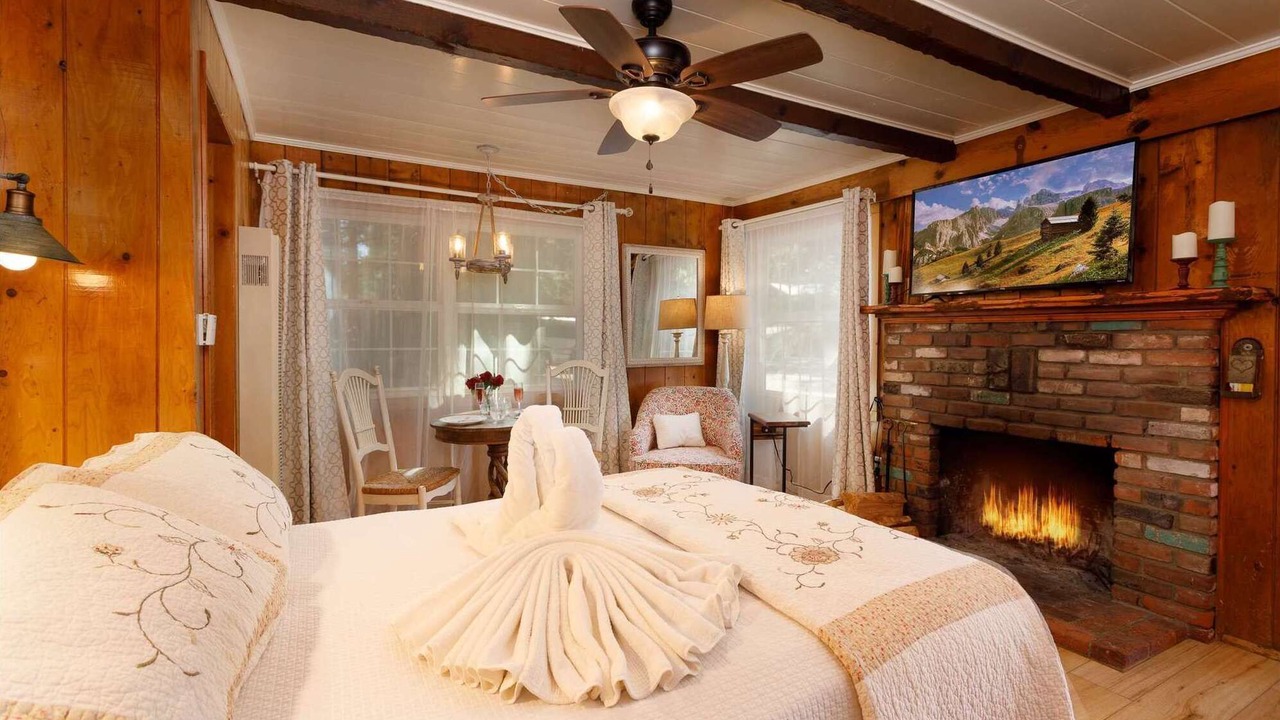 Photo of Bedroom in Twin Peaks