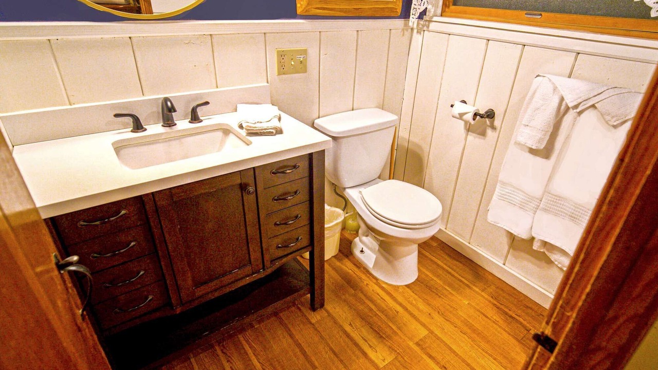 Photo of Bathroom in Twin Peaks