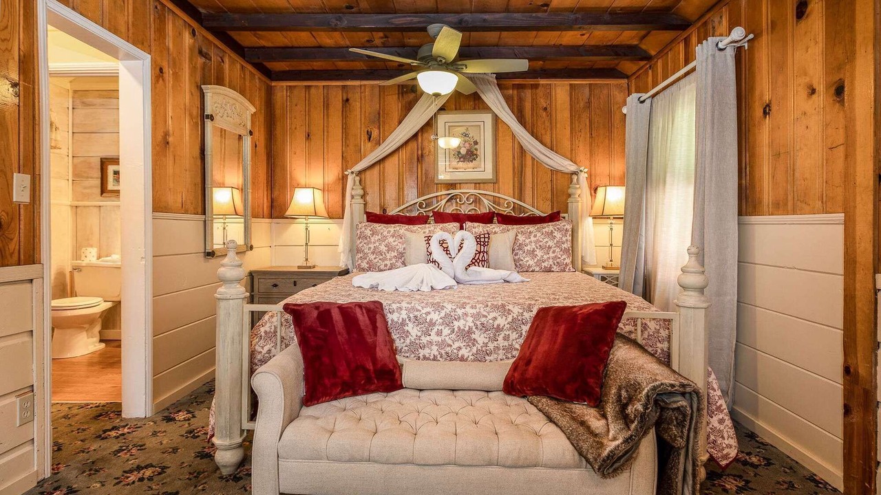Photo of Bedroom in Twin Peaks