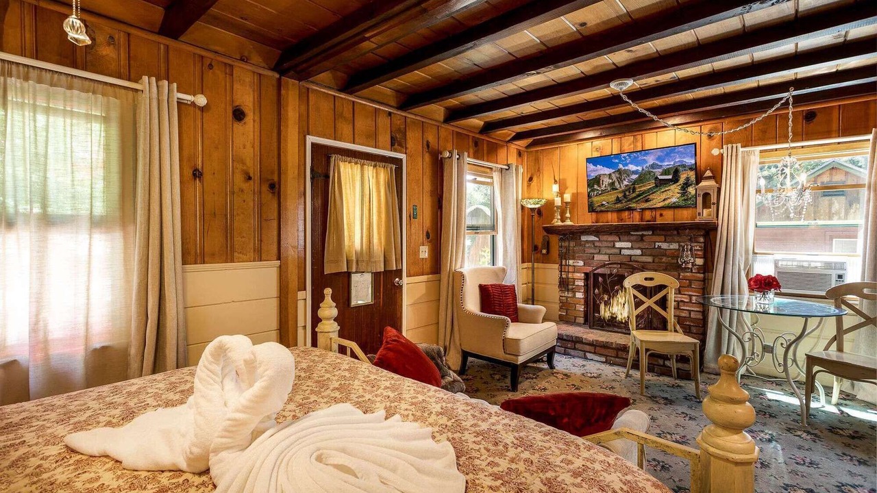 Photo of Bedroom in Twin Peaks