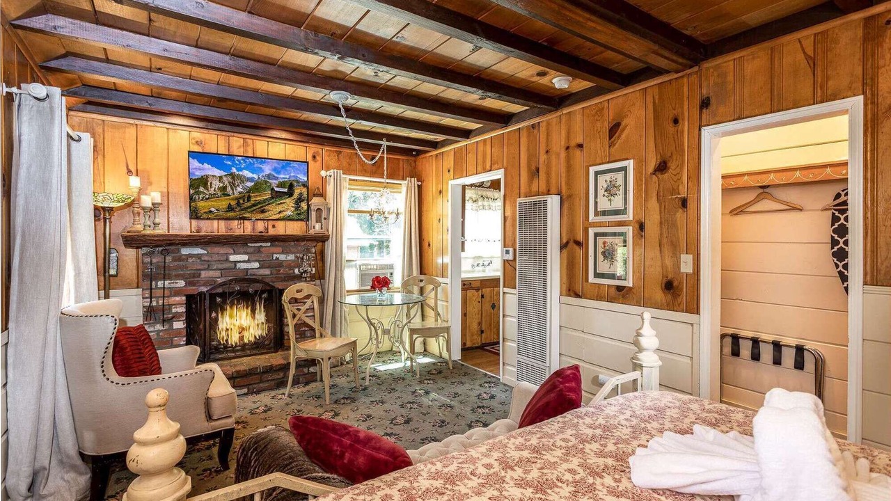 Photo of Bedroom in Twin Peaks