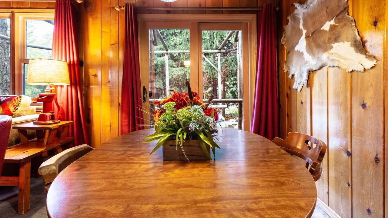 Photo of Bedroom in Twin Peaks